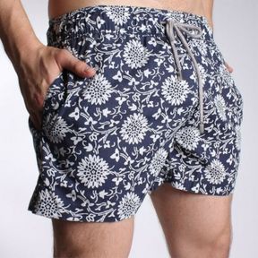 Фото Мужские шорты пляжные темно-синие с цветами Vilebrequin Navy Shorts