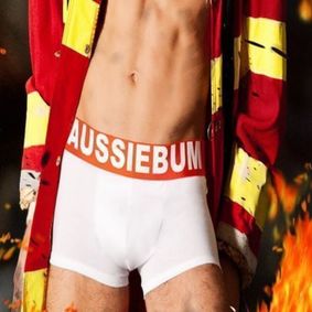 Фото Мужские трусы боксеры белые с красной резинкой Aussiebum Flame Burn Hipster