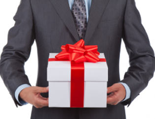 3 правила выбора подарка для человека с работы